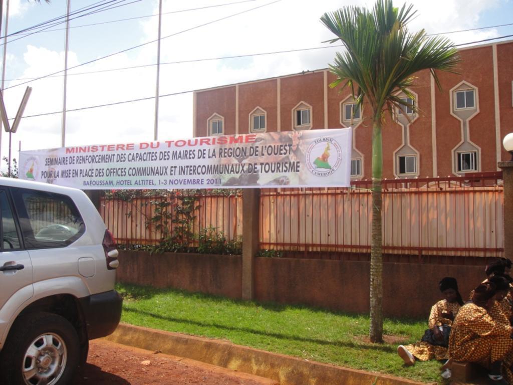 Hôtel Altitel Bafoussam Buitenkant foto