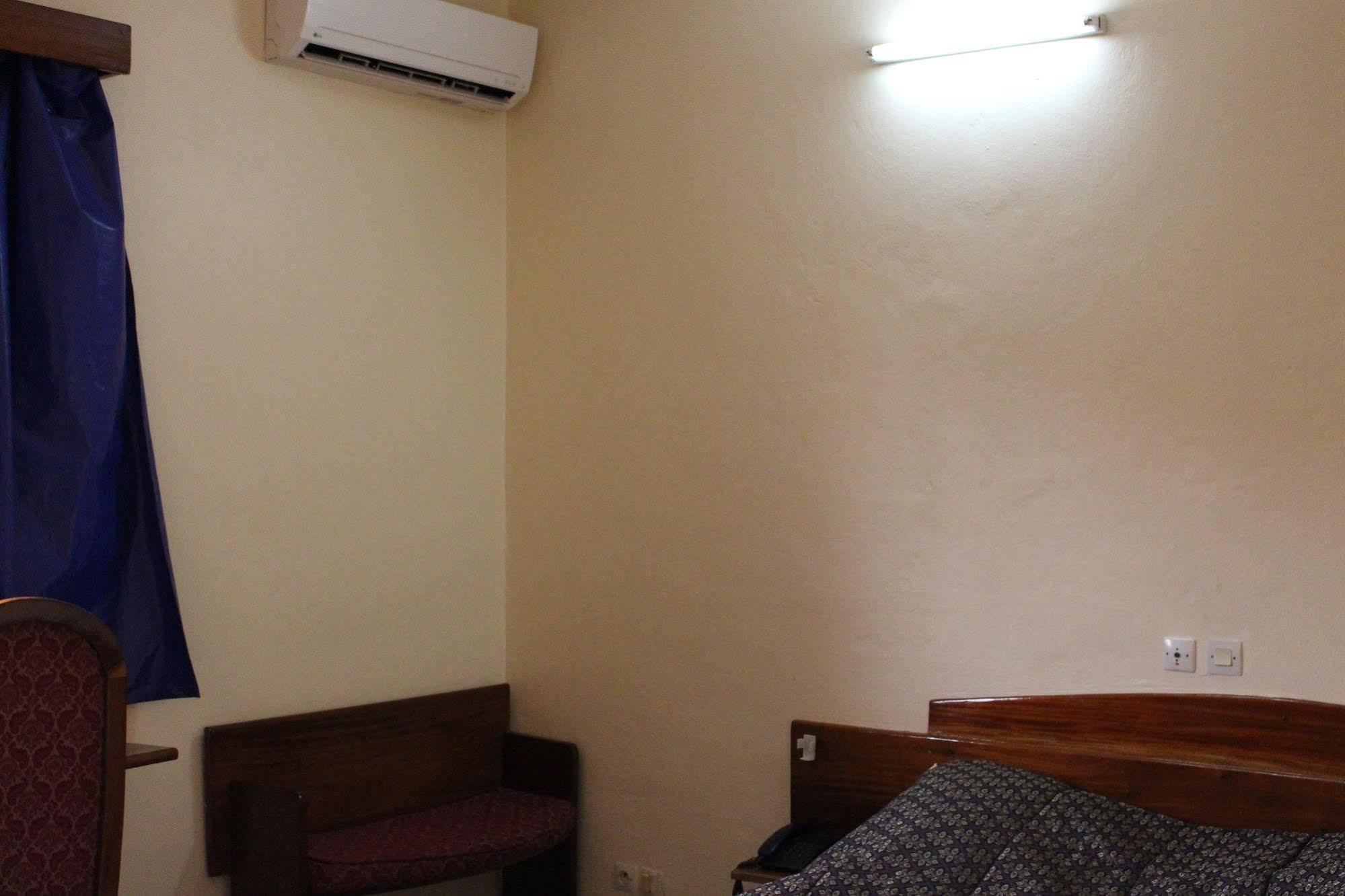 Hôtel Altitel Bafoussam Buitenkant foto